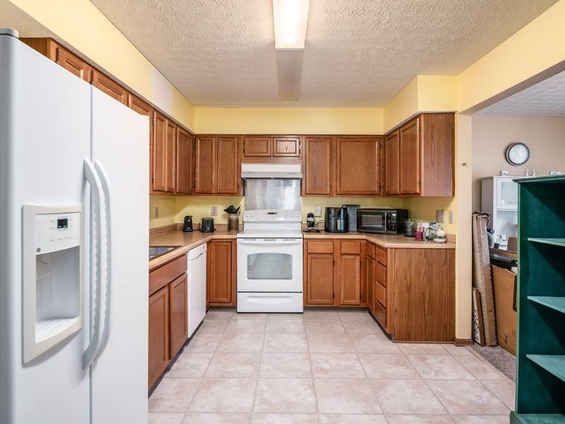 5885 Beechcroft Road , Unit 104, Columbus, OH 43229 Photo 7