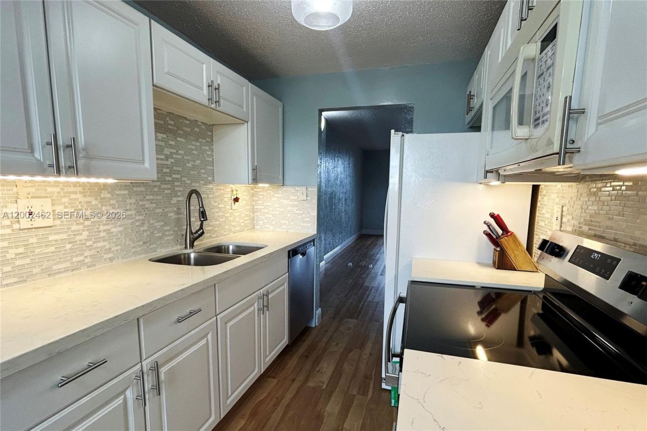 3121 NW 47th Ter, Unit 416, Lauderdale Lakes, FL 33319 Photo