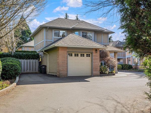 1809 McKenzie Ave, Unit 5, Saanich, BC V8N 1A6