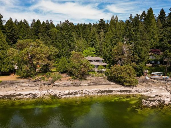 114 Arbutus Rd, Salt Spring, BC V8K 1A3