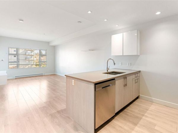 3333 Glasgow Ave, Unit 304, Saanich, BC V8X 1M5