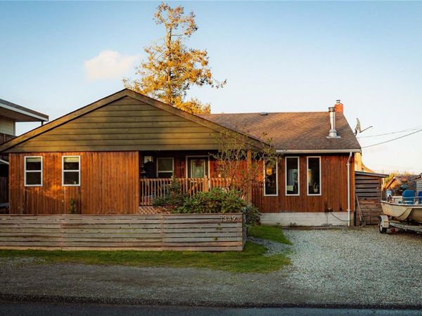 1349 Pine Rd, Ucluelet, BC V0R 3A0