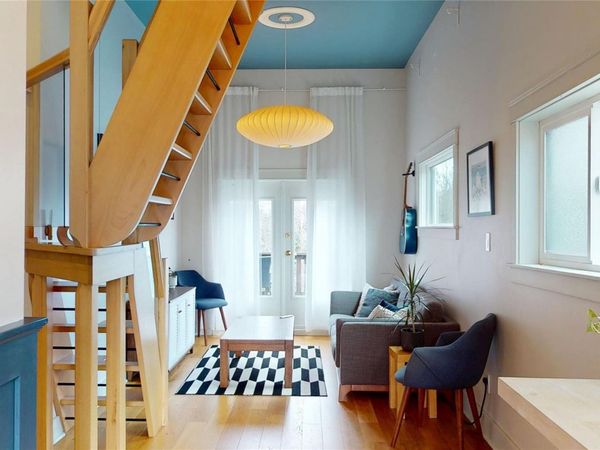 1709 Fernwood Rd, Victoria, BC V8T 2Y3