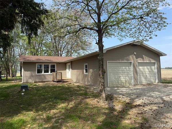 1425 N Carlyle Road, Vandalia, IL 62471