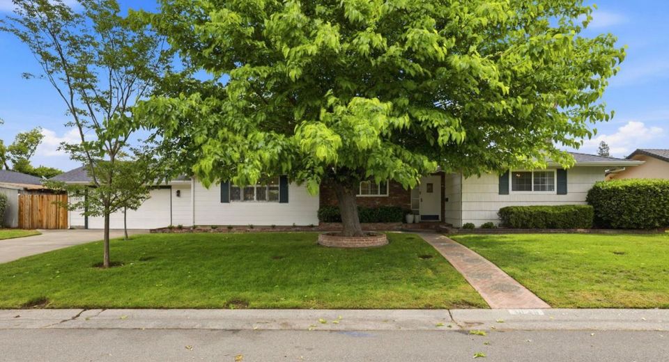 1828 Wayside Ln, Sacramento, CA 95864 Photo