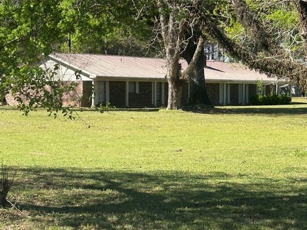 557 LAYFIELD Road, Coushatta, LA 71019