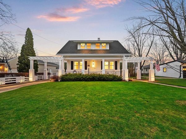 114 W MISSION ROAD, Green Bay, WI 54301