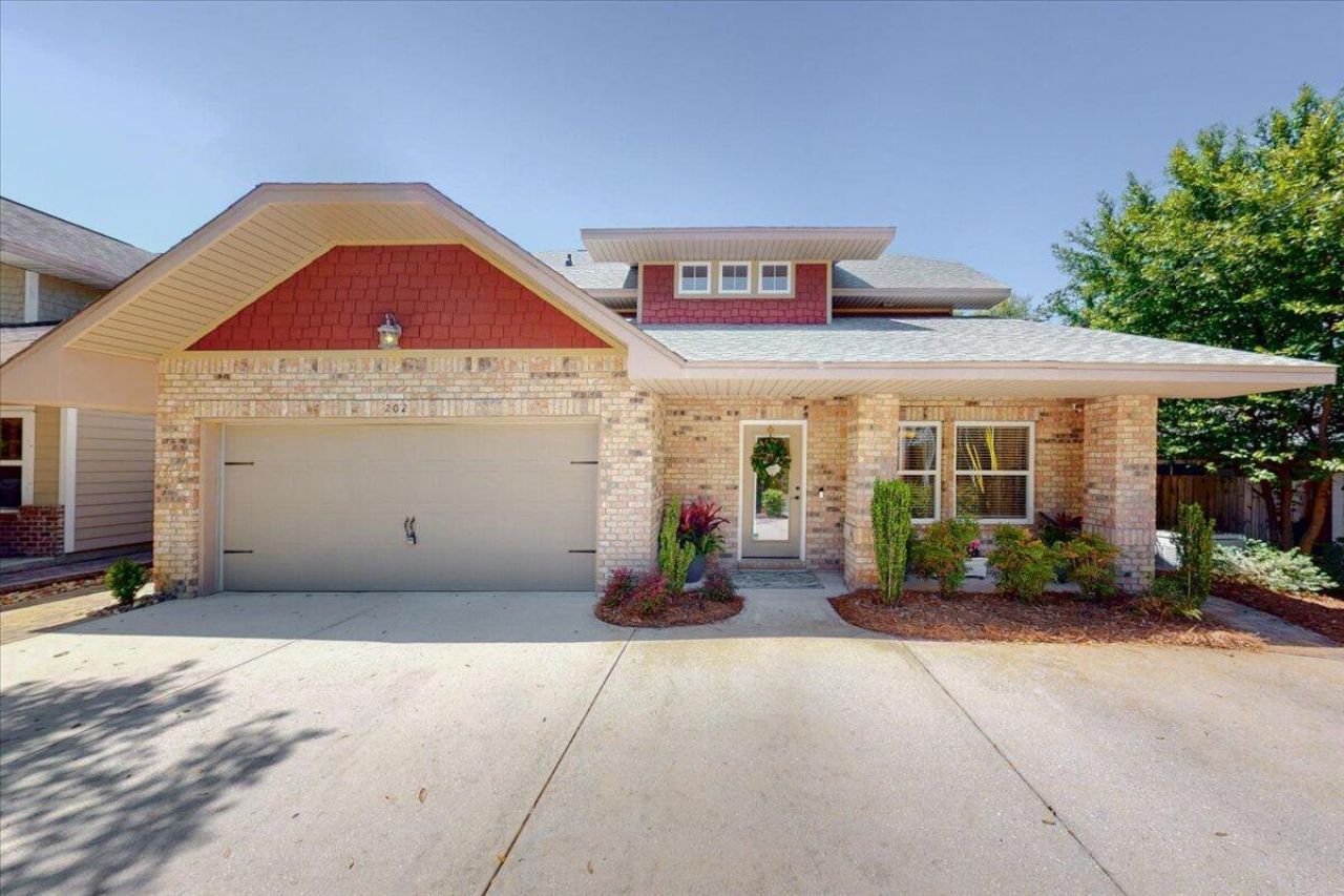 202 SE Alconese Avenue, Fort Walton Beach, FL 32548 Main Photo