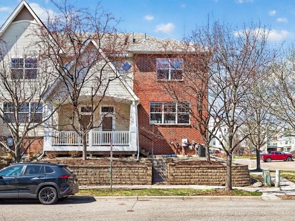 1667 Arona Street , Unit 8, Falcon Heights, MN 55108