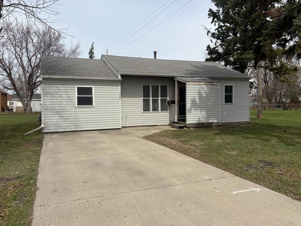 1008 7th Avenue N, Wahpeton, ND 58075