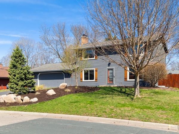 404 Cimarron Circle, Chanhassen, MN 55317