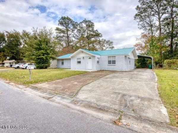 6616 Columbus Circle, Ocean Springs, MS 39564