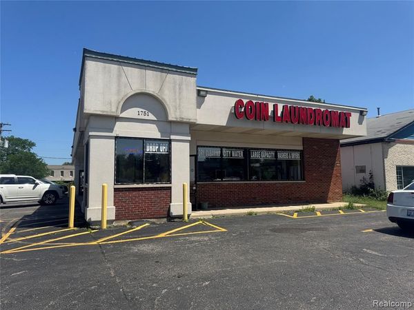 1751 E West Maple Rd Road , Walled Lake, MI 48390