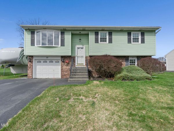 33 Abby Road, Latham, NY 12110