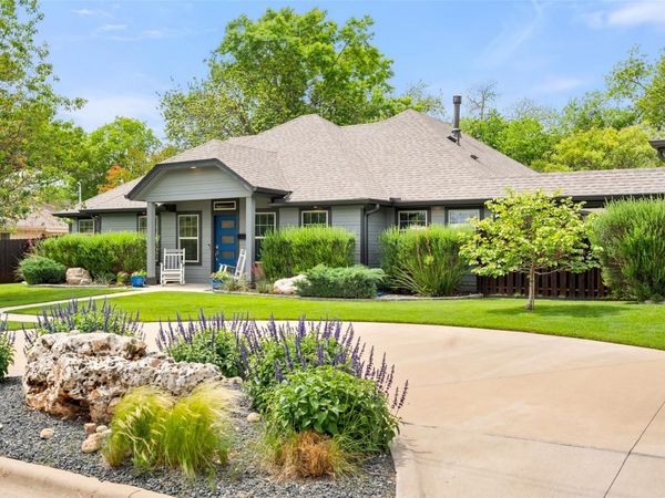 1614 S College ST, Georgetown, TX 78626