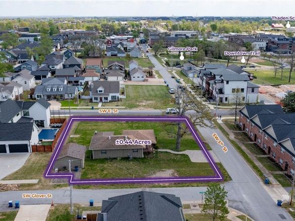 604 SW 5th Street , Bentonville, AR 72712