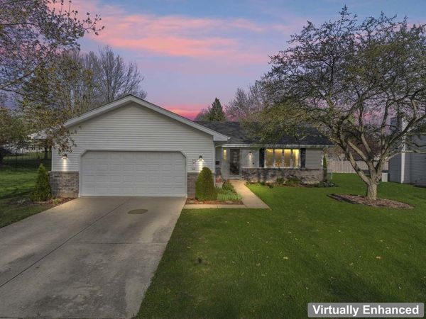 815 Carriage Drive , Algonquin, IL 60102