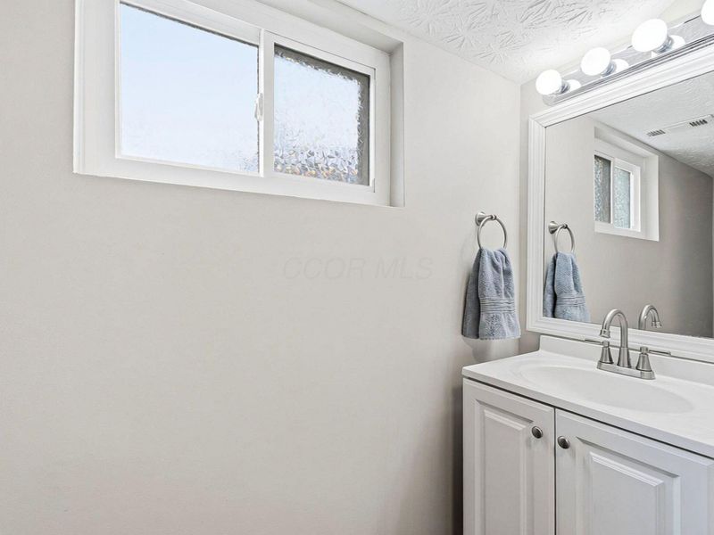 2949 Cortona Road , Columbus, OH 43204 Photo 24