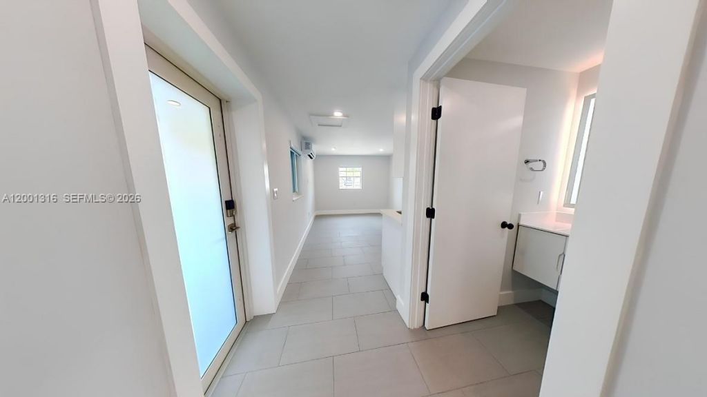 130 W 57th St, Unit SIDE, Hialeah, FL 33012 Photo