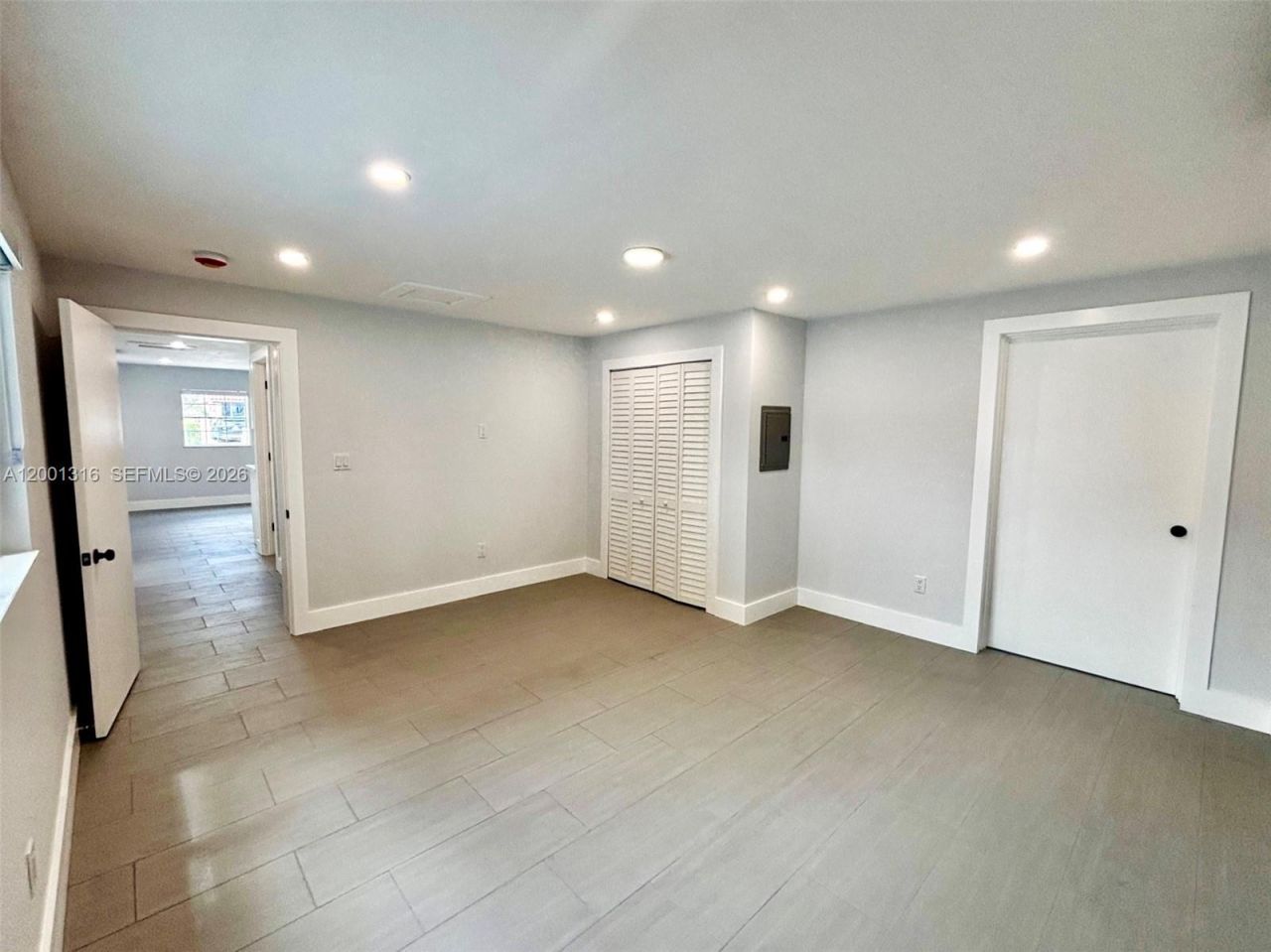 130 W 57th St, Unit SIDE, Hialeah, FL 33012 Photo