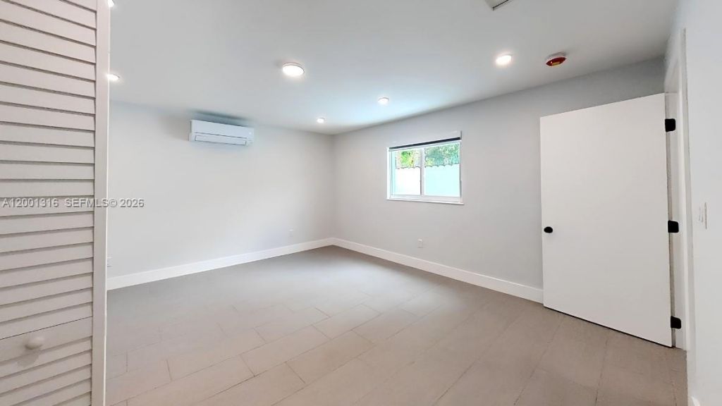 130 W 57th St, Unit SIDE, Hialeah, FL 33012 Photo