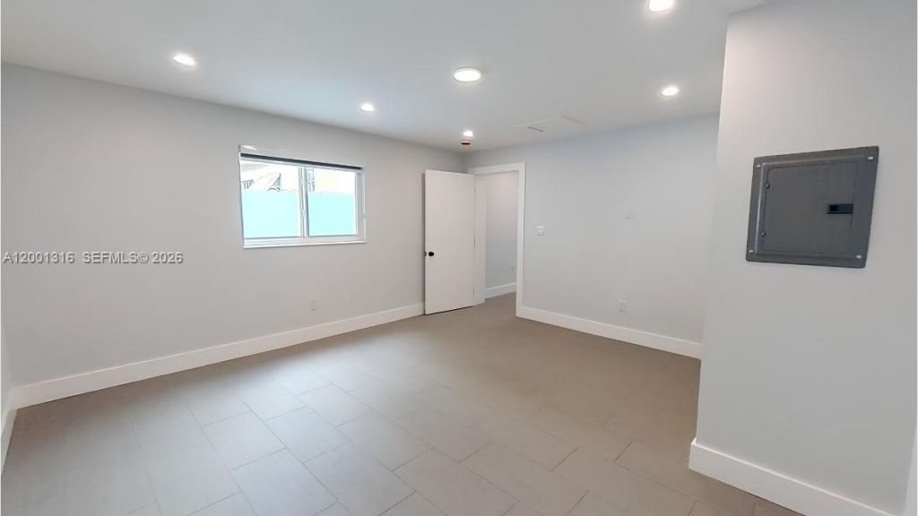 130 W 57th St, Unit SIDE, Hialeah, FL 33012 Photo