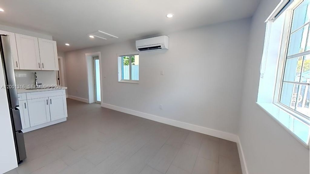 130 W 57th St, Unit SIDE, Hialeah, FL 33012 Photo