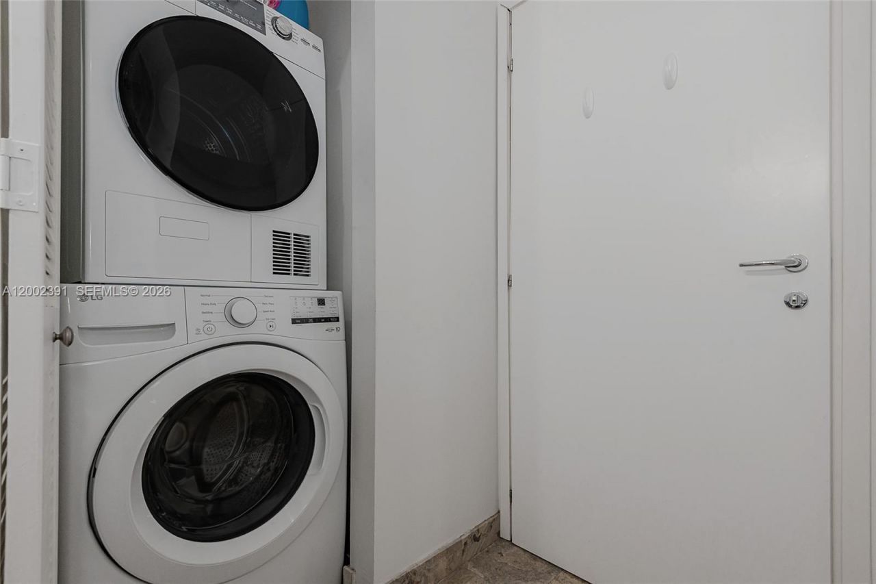 300 S Biscayne Blvd, Unit PH-3903, Miami, FL 33131 Photo