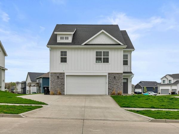 995 8th Street, Waukee, IA 50263
