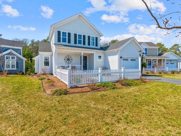 24 Cobblestone Circle, Mashpee, MA 02649