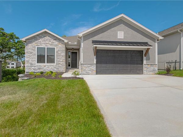 4830 NW Huonker Court, Riverside, MO 64150
