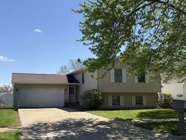 2818 Rocksbury, Bloomington, IL 61704