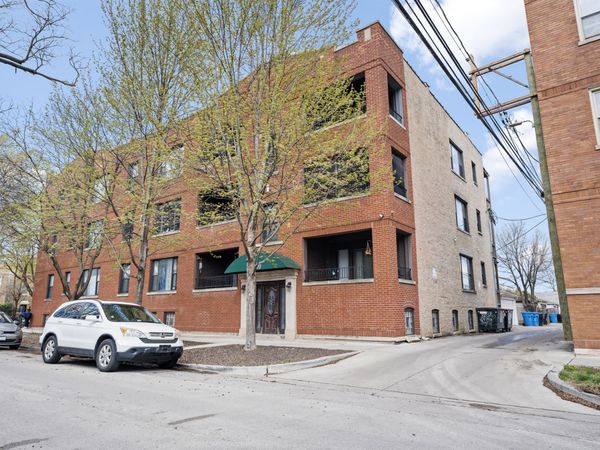 3918 W Roscoe Street , Unit 2, Chicago, IL 60618