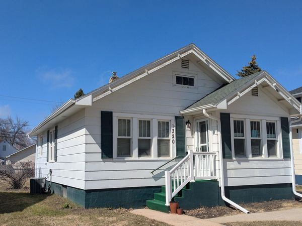 1320 CHESTNUT Street, Grand Forks, ND 58201