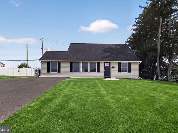 28 JUMP HILL ROAD, LEVITTOWN, PA 19056