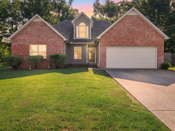 2233 Rosecran Cir, La Vergne, TN 37086