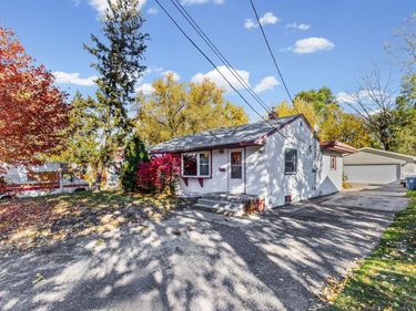 869 7th Avenue NW, New Brighton, MN 55112