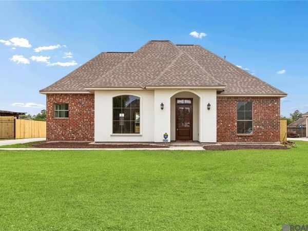 9066 Willow Point Dr, Denham Springs, LA 70726