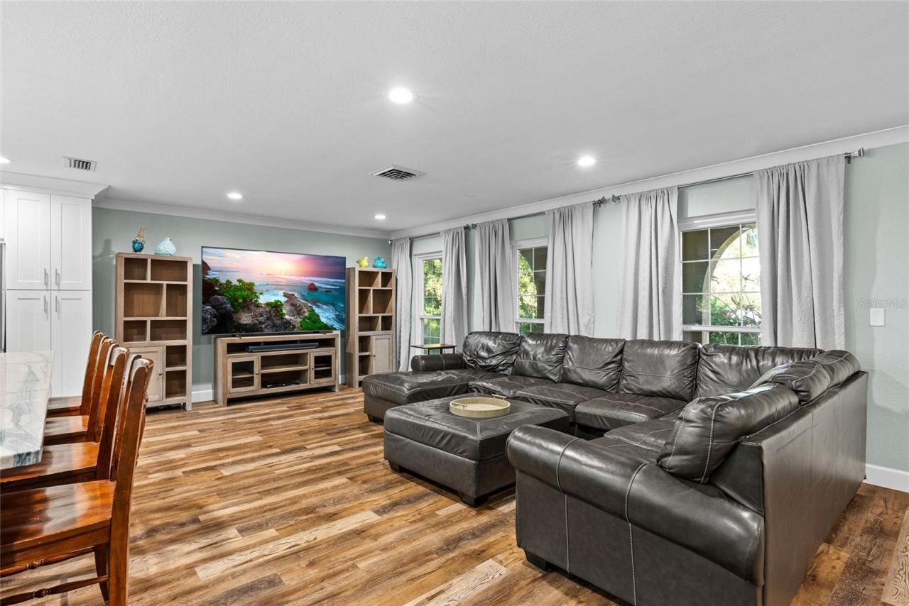 13355 Park Boulevard, Seminole, FL 33776 Photo