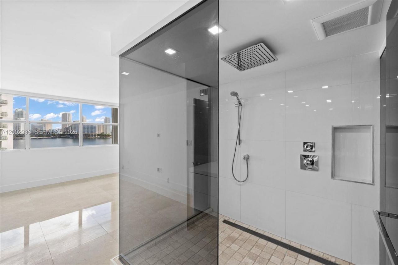 1420 Brickell Bay Dr, Unit 1001A, Miami, FL 33131 Photo