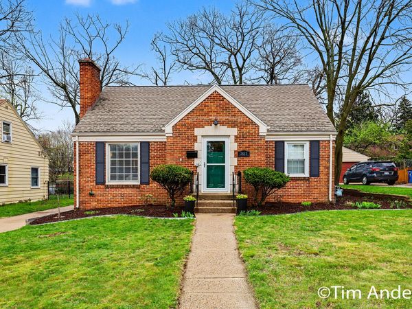 2612 Oakwood Avenue NE, Grand Rapids, MI 49505