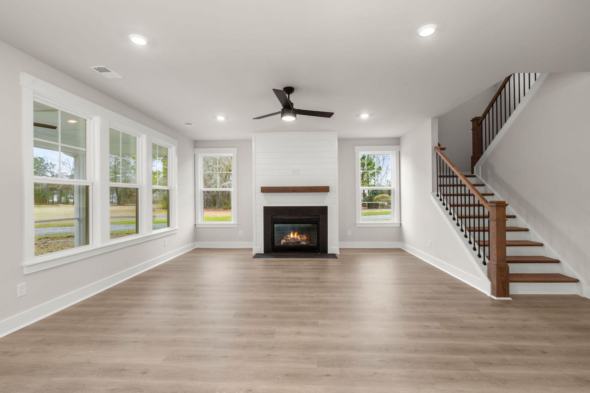 1289 Hamlin Road Photo 10