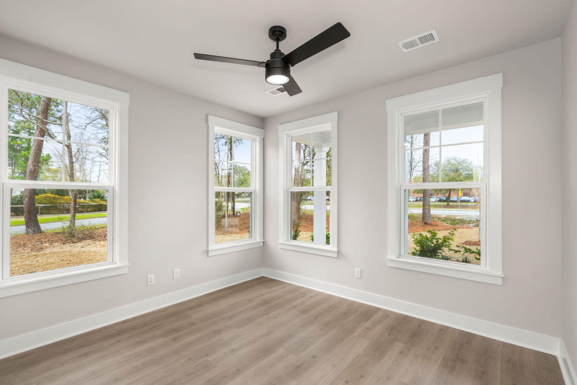 1289 Hamlin Road Photo 27