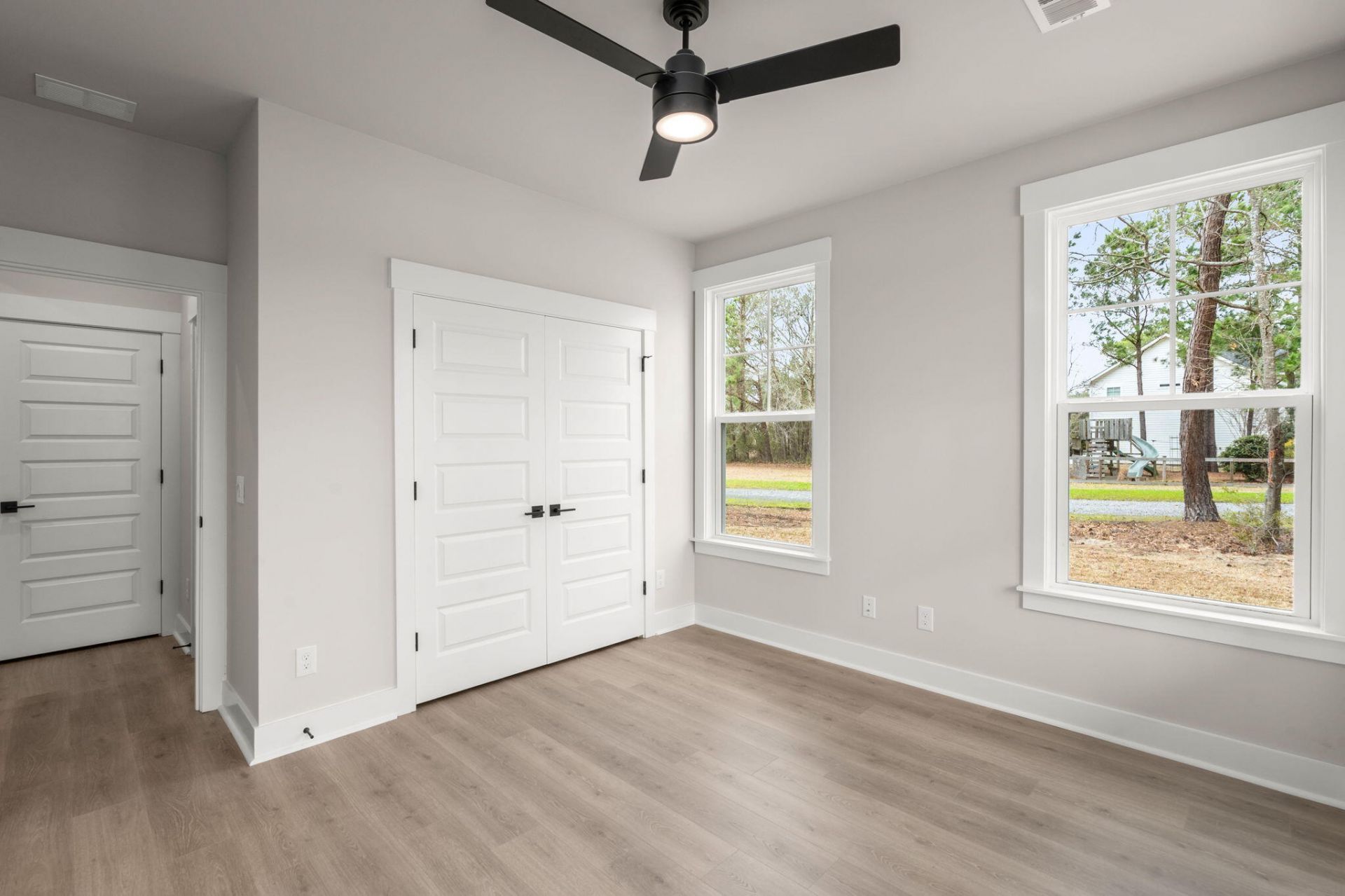 1289 Hamlin Road Photo 29