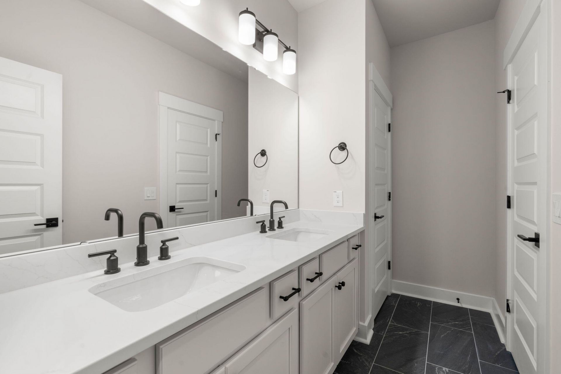 1289 Hamlin Road Photo 41