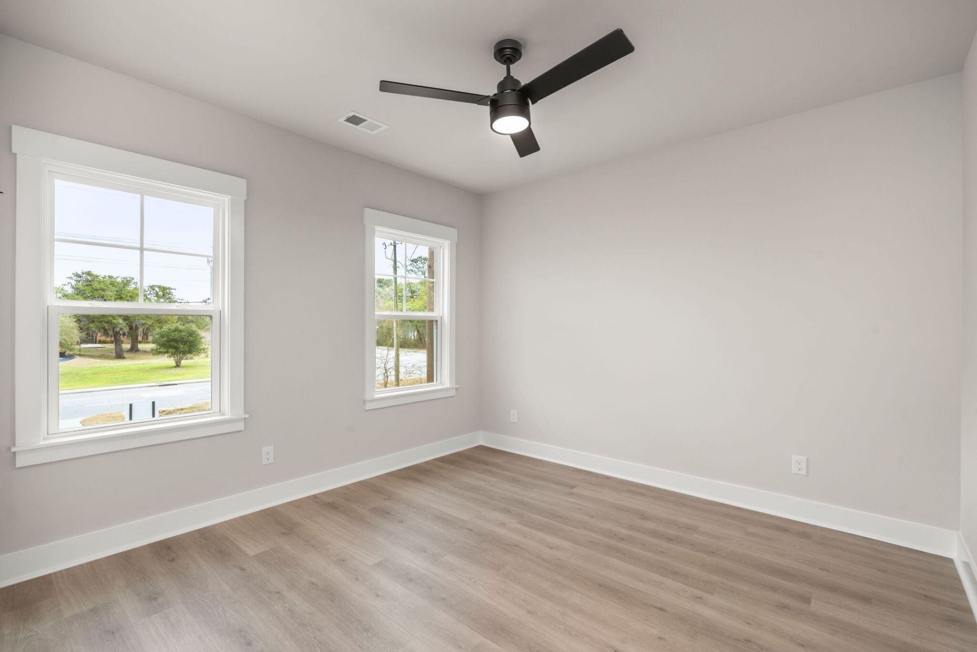 1289 Hamlin Road Photo 46