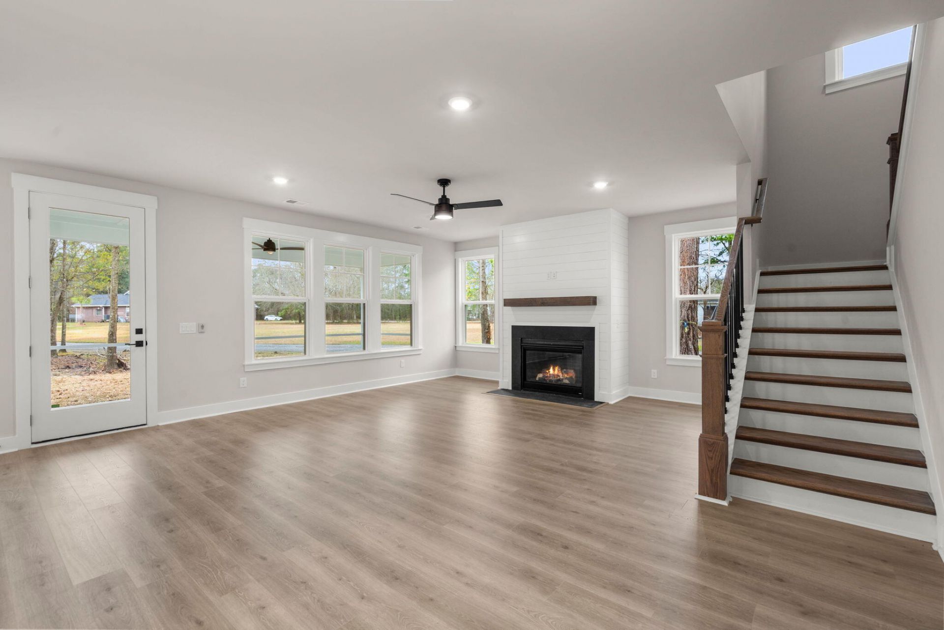 1289 Hamlin Road Photo 8