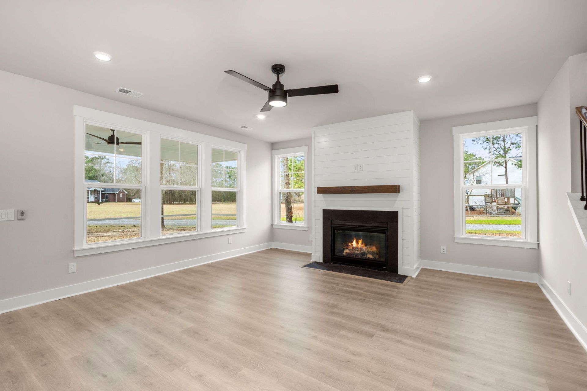 1289 Hamlin Road Photo 9