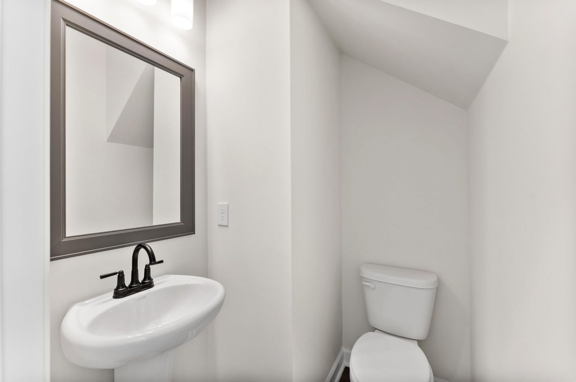 89 Crosswick Street Photo 10