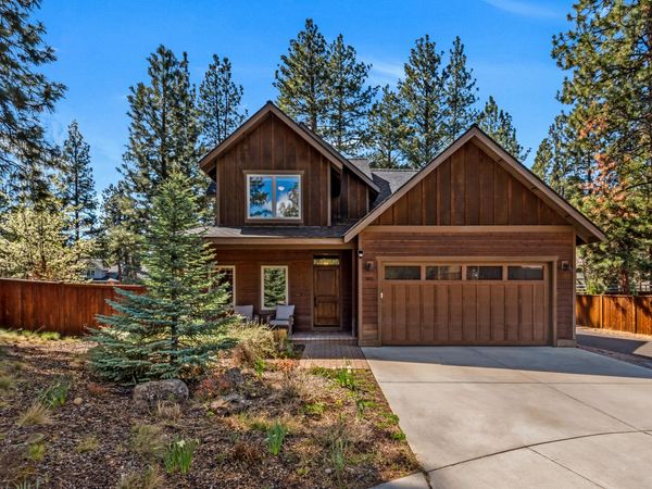 801 S Wrangler Court, Sisters, OR 97759